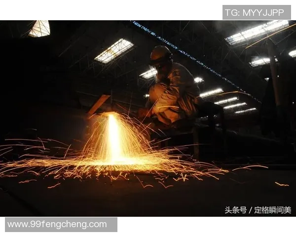 足球明星受伤瞬间的真实画面揭示运动背后的艰辛与挑战 足球明星受伤瞬间的真实画面揭示运动背后的艰辛与挑战